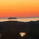 Atlantis With Sauna And Great Views Feriehus