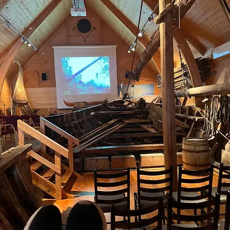 Atlantis With Sauna And Great Views Vevang