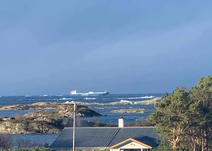 Atlantis With Sauna And Great Views Feriehus
