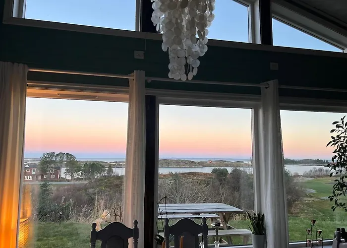 Atlantis With Sauna And Great Views Feriehus Vevang